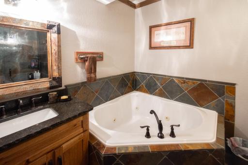 9069 285th Avenue NE, North Branch, MN 55056