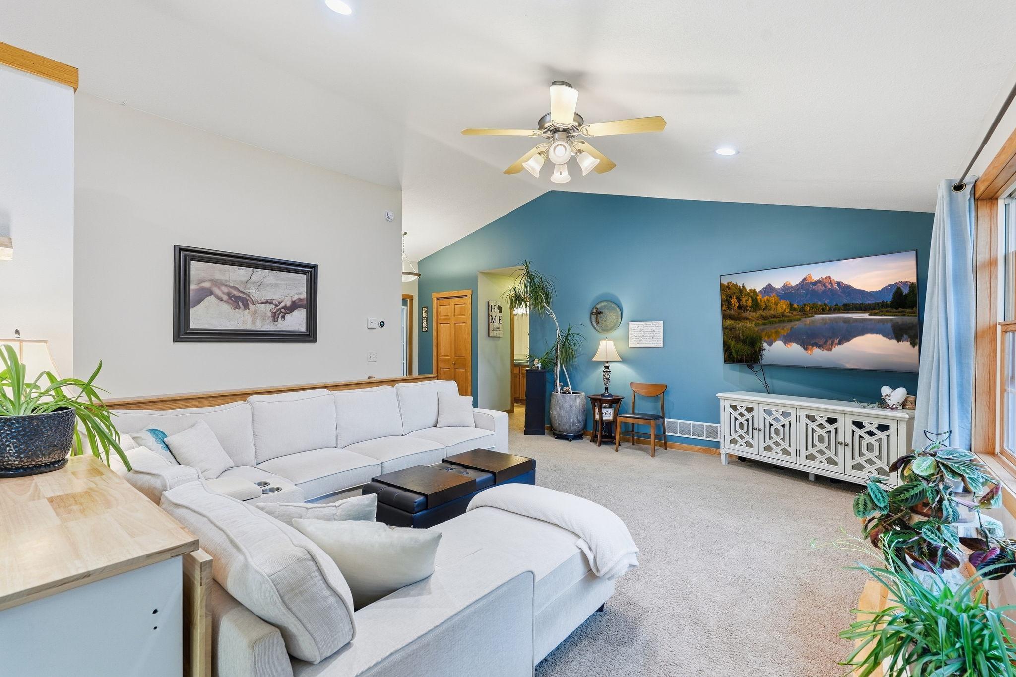 4-web-or-mls-397_175th_St_Osceola_WI_54020_008.jpg