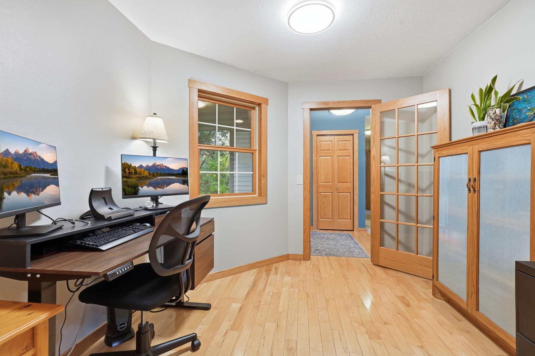 Bonus / Office main level