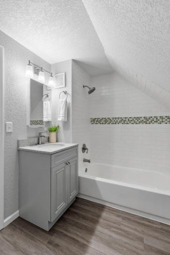 33-web-or-mls-3726 Fremont Ave N-33.jpg