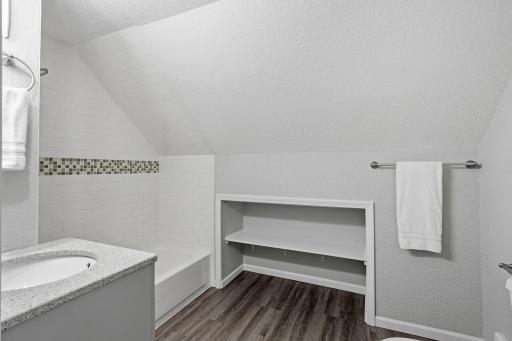 32-web-or-mls-3726 Fremont Ave N-32.jpg