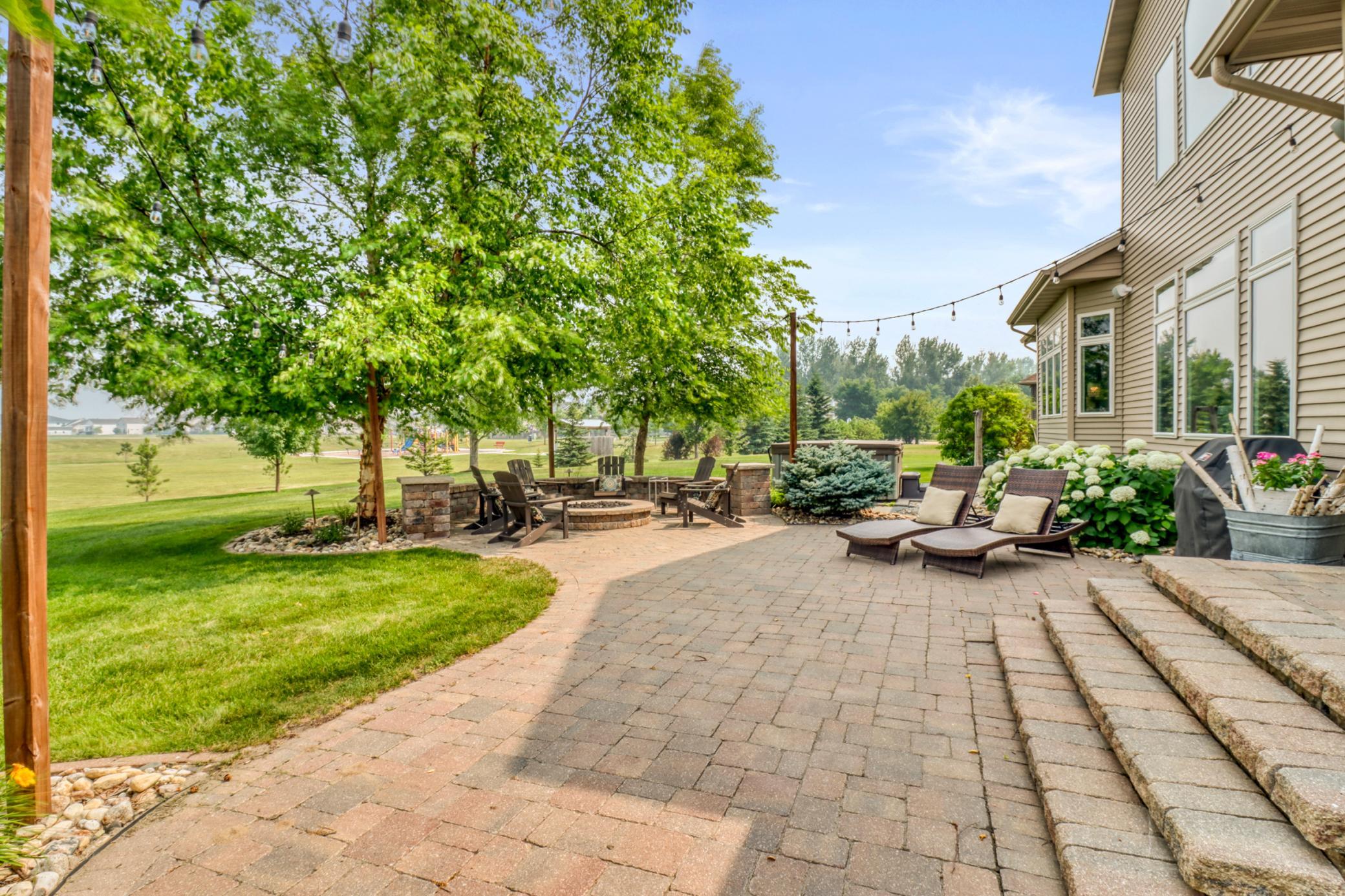 Backyard_Patio1_1.JPG