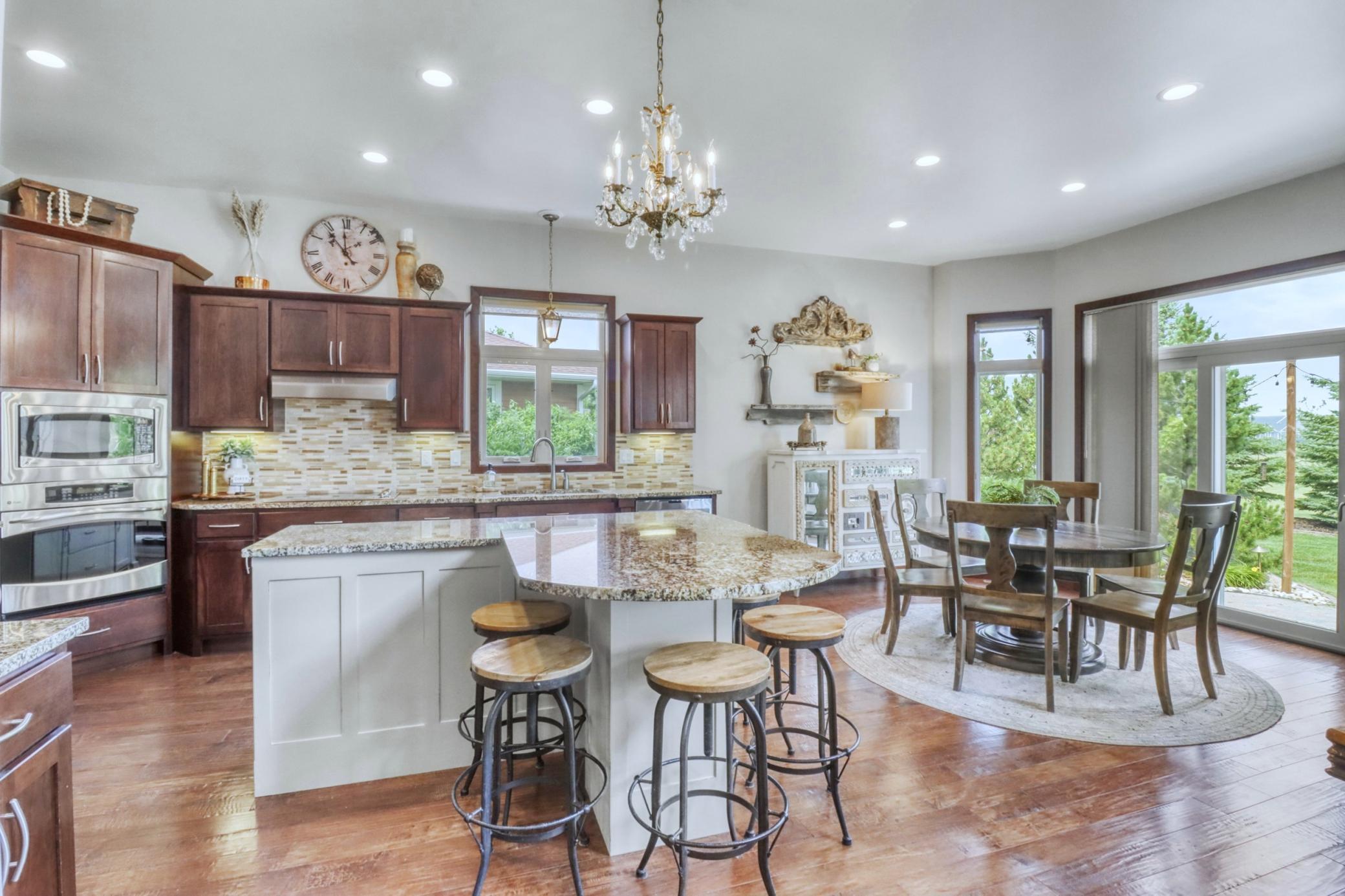 Kitchen1_0.JPG