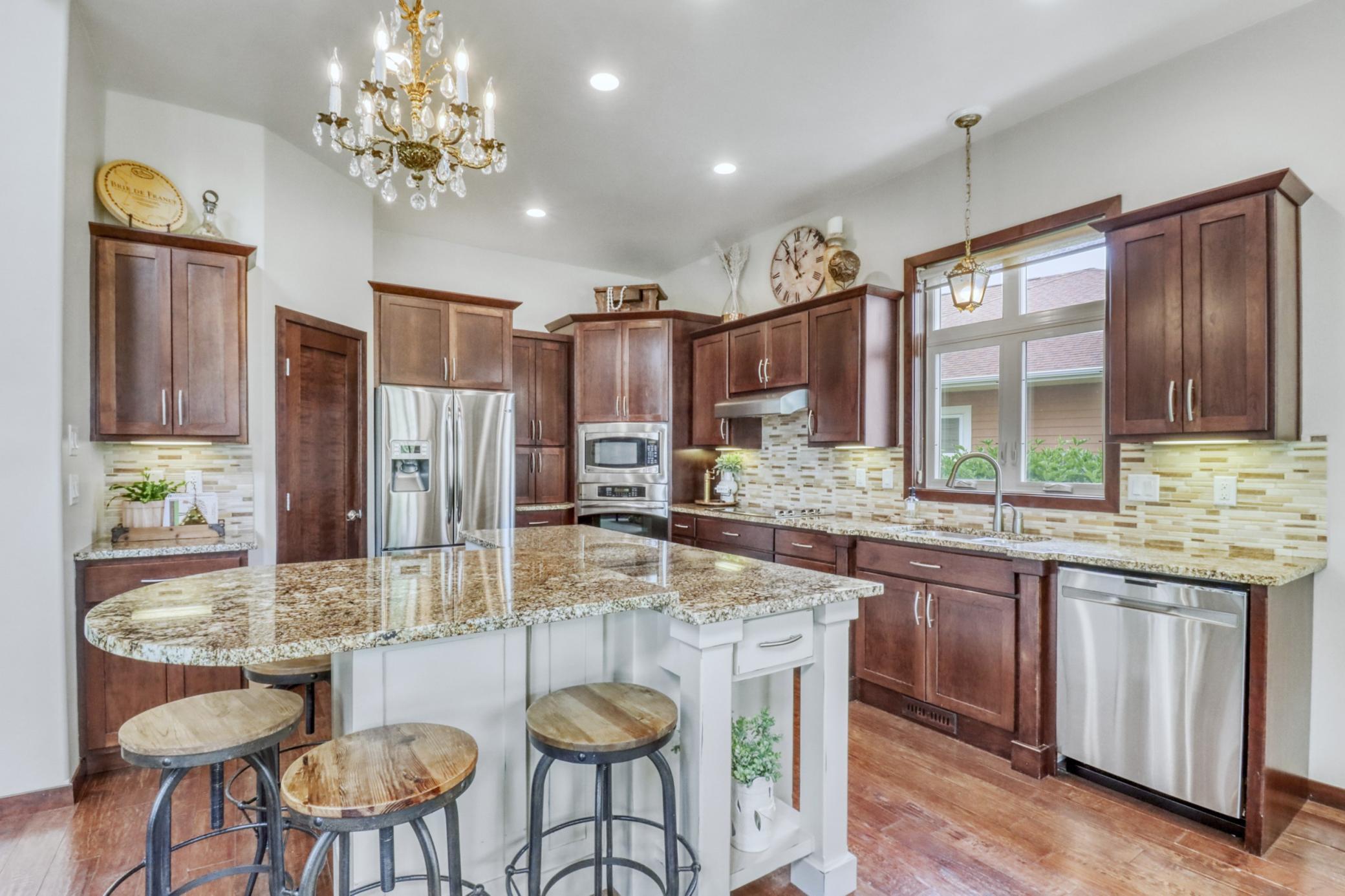 Kitchen1_1.JPG