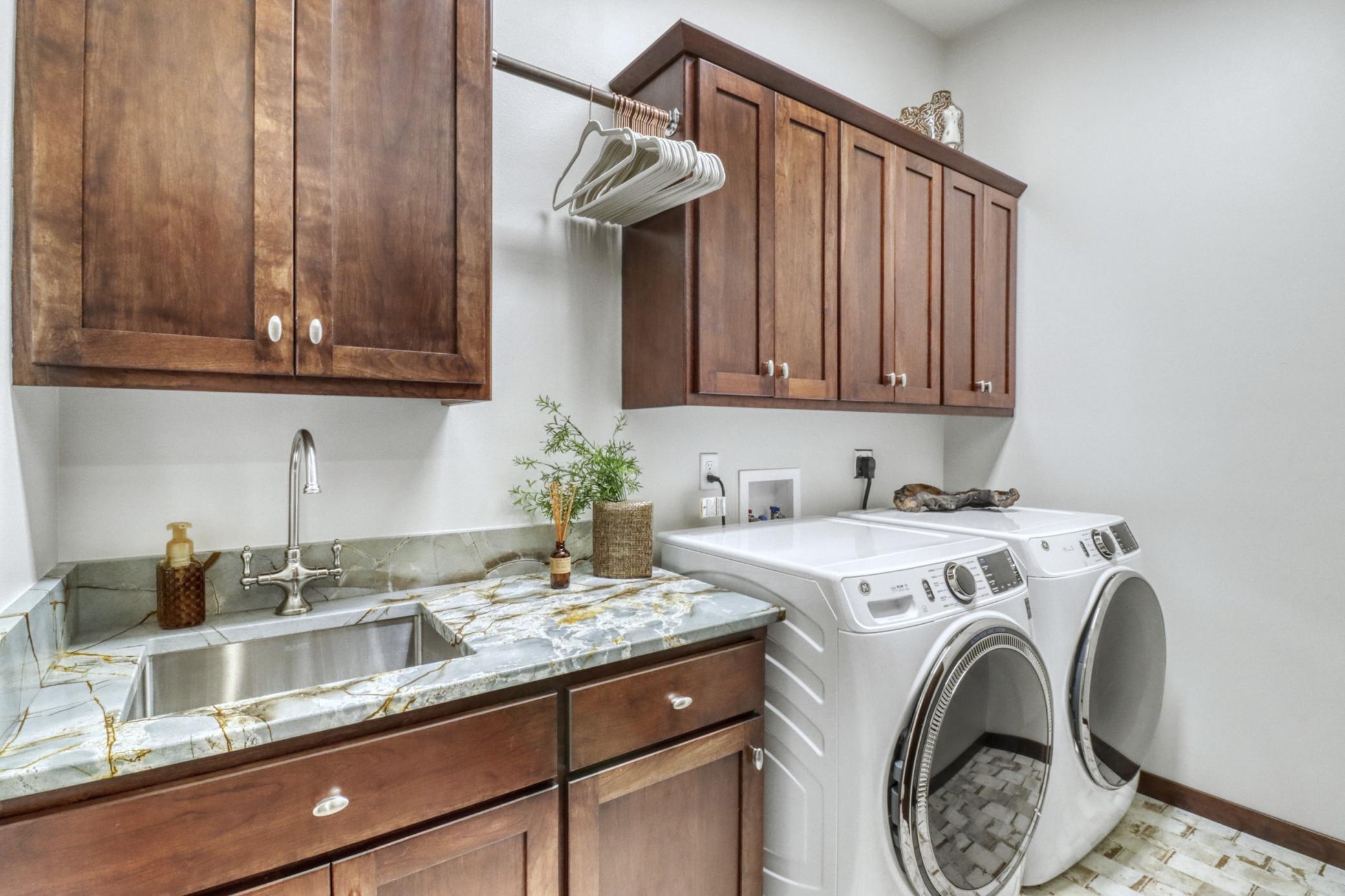 Laundry1_1.JPG
