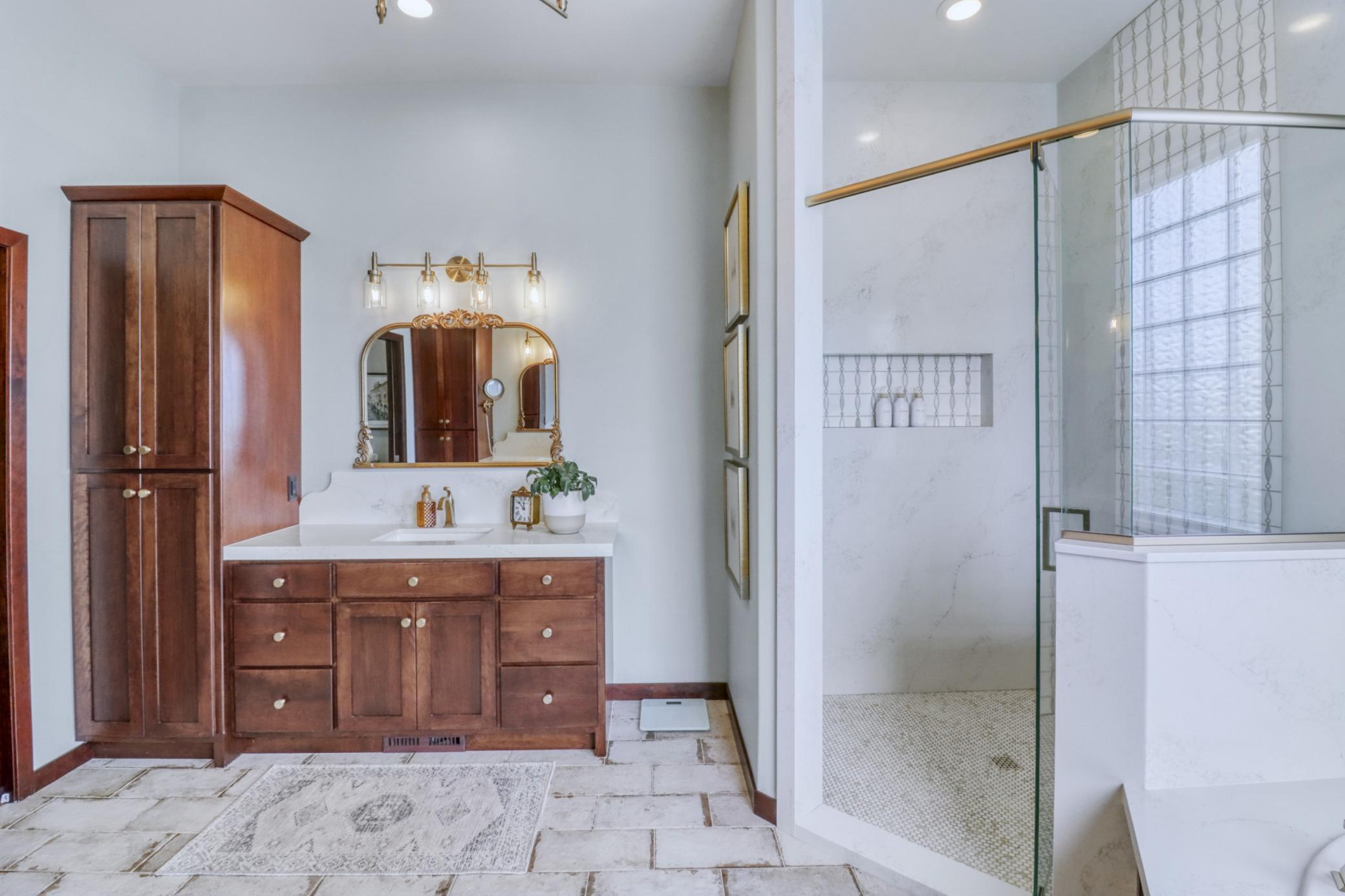 Primary Bathroom1_2.JPG