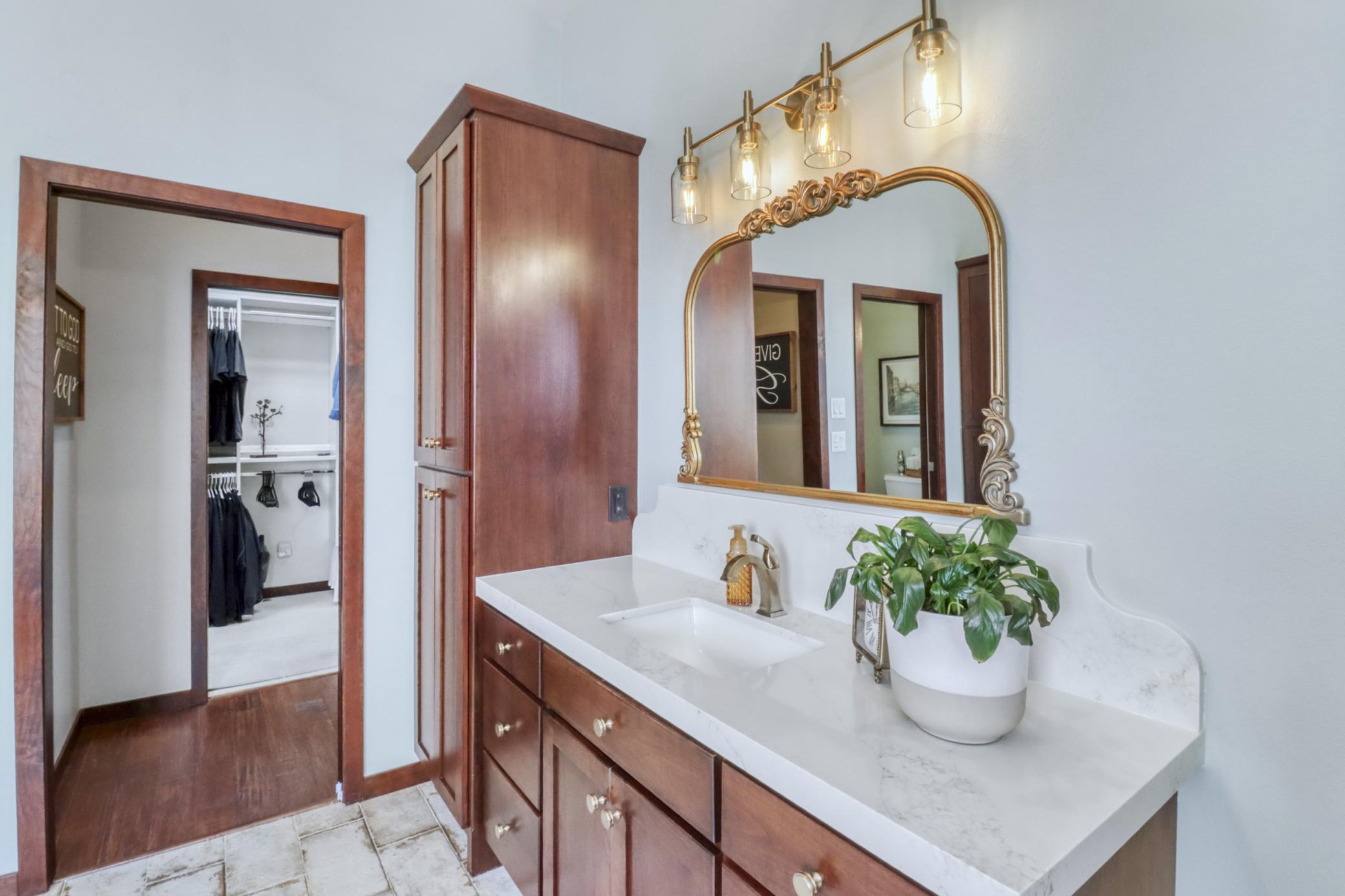 Primary Bathroom1_4.JPG