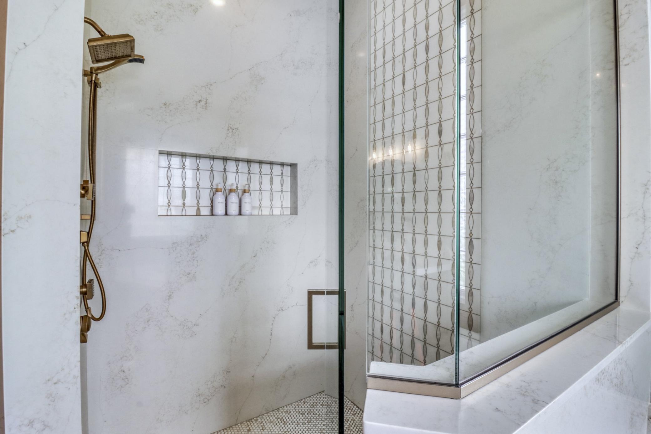 Primary Bathroom1_6.JPG