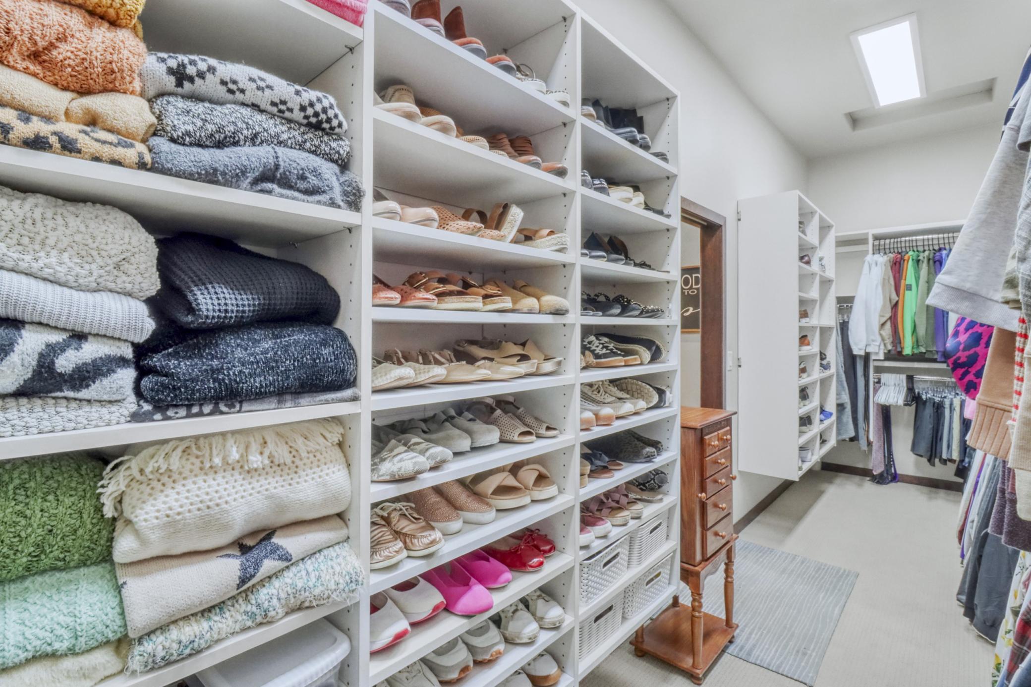 Primary Closet1_2.JPG