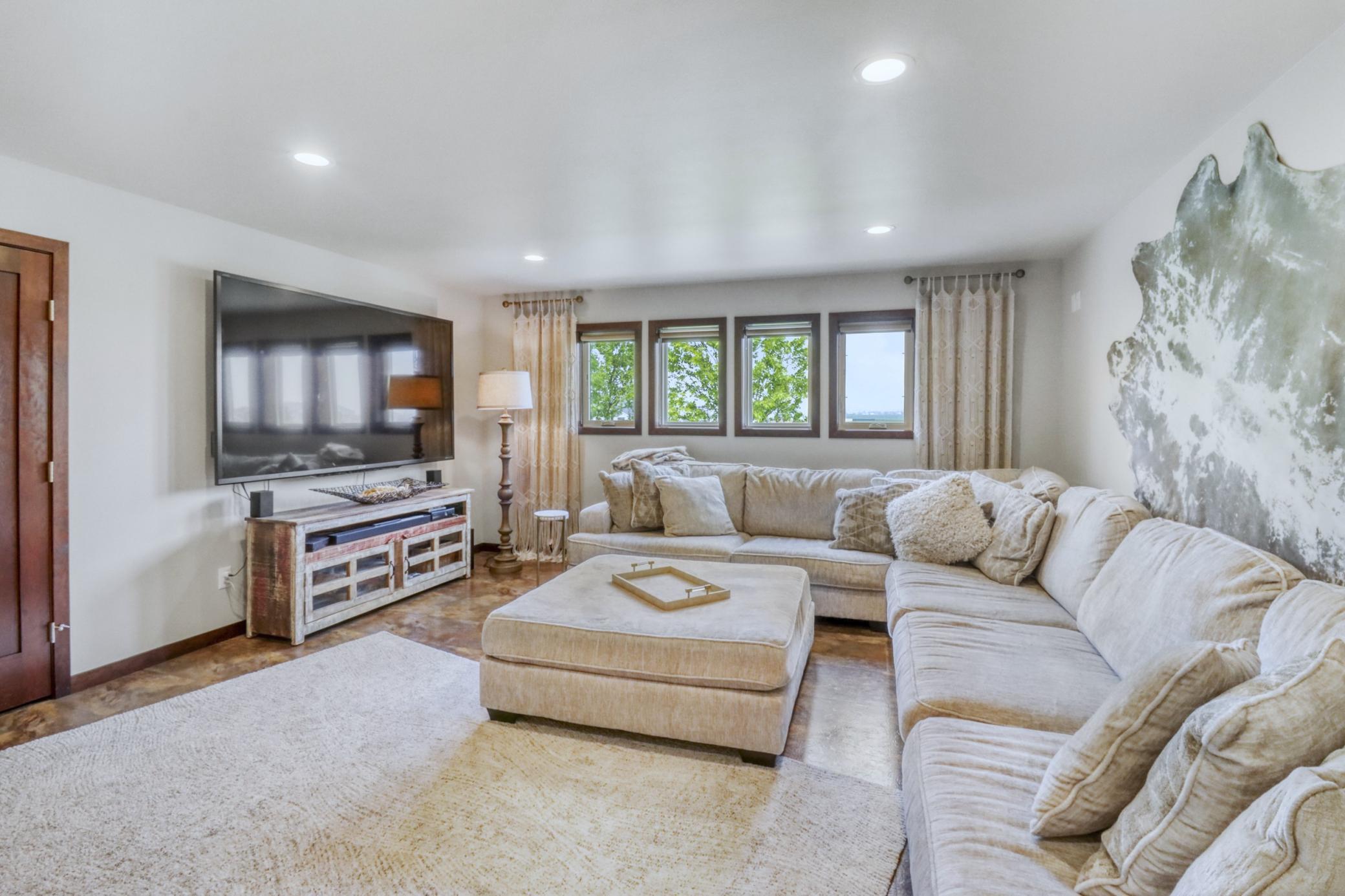 Upstairs Familyroom1_2.JPG