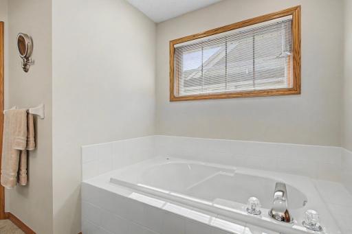 9753 Wedgewood Circle, Woodbury, MN 55125