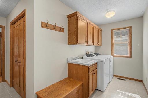 9753 Wedgewood Circle, Woodbury, MN 55125