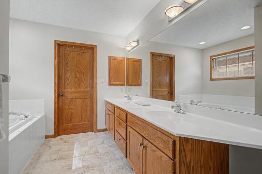 9753 Wedgewood Circle, Woodbury, MN 55125