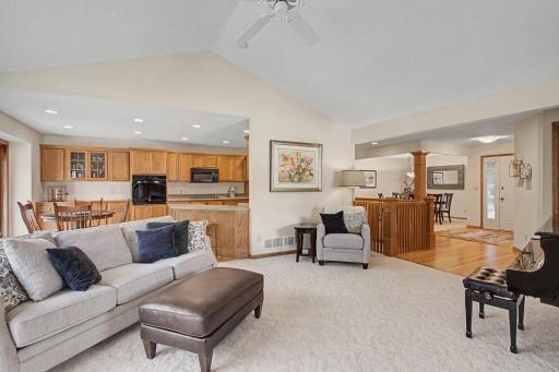 9753 Wedgewood Circle, Woodbury, MN 55125