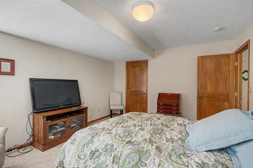 9753 Wedgewood Circle, Woodbury, MN 55125
