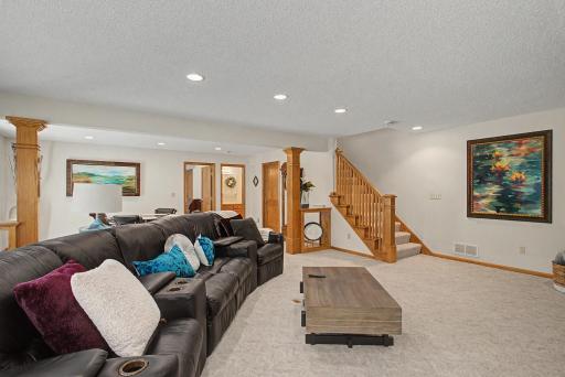 9753 Wedgewood Circle, Woodbury, MN 55125