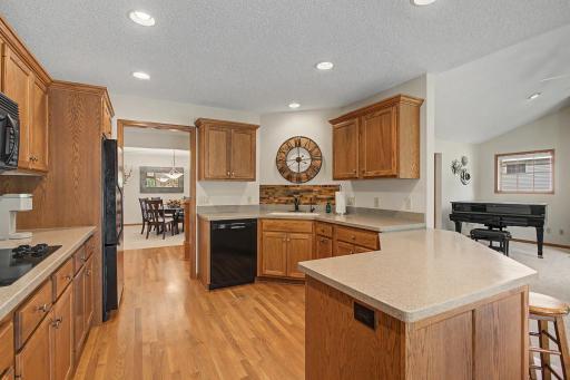 9753 Wedgewood Circle, Woodbury, MN 55125