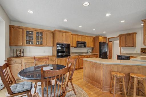 9753 Wedgewood Circle, Woodbury, MN 55125