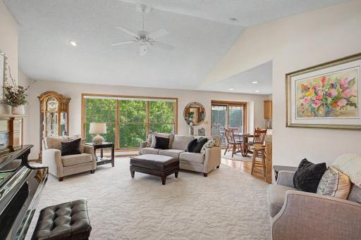 9753 Wedgewood Circle, Woodbury, MN 55125