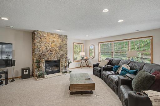9753 Wedgewood Circle, Woodbury, MN 55125