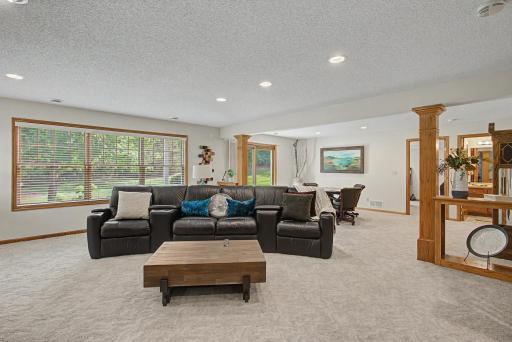 9753 Wedgewood Circle, Woodbury, MN 55125