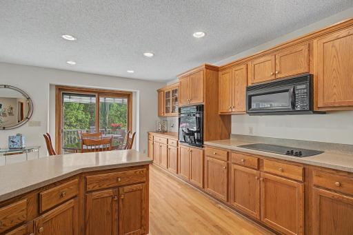 9753 Wedgewood Circle, Woodbury, MN 55125