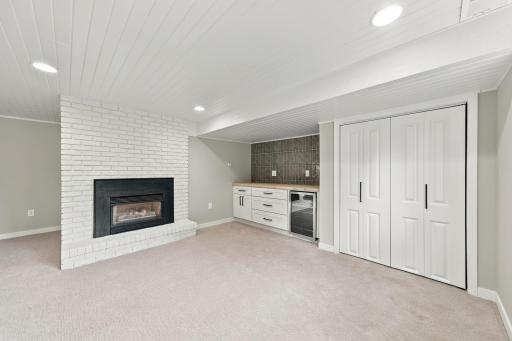 16724 Blenheim Way, Minnetonka, MN 55345