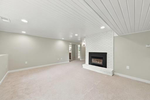 16724 Blenheim Way, Minnetonka, MN 55345