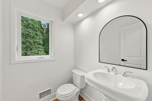 16724 Blenheim Way, Minnetonka, MN 55345