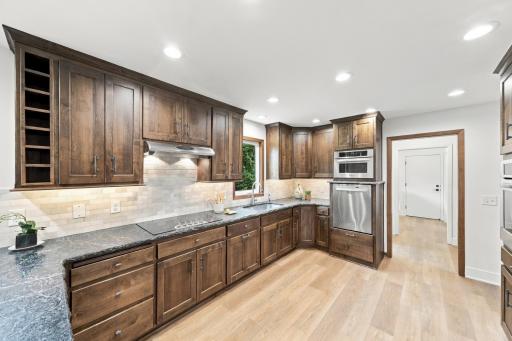 16724 Blenheim Way, Minnetonka, MN 55345