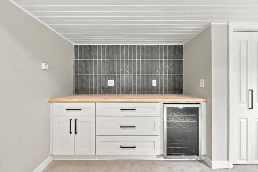 16724 Blenheim Way, Minnetonka, MN 55345