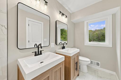 16724 Blenheim Way, Minnetonka, MN 55345