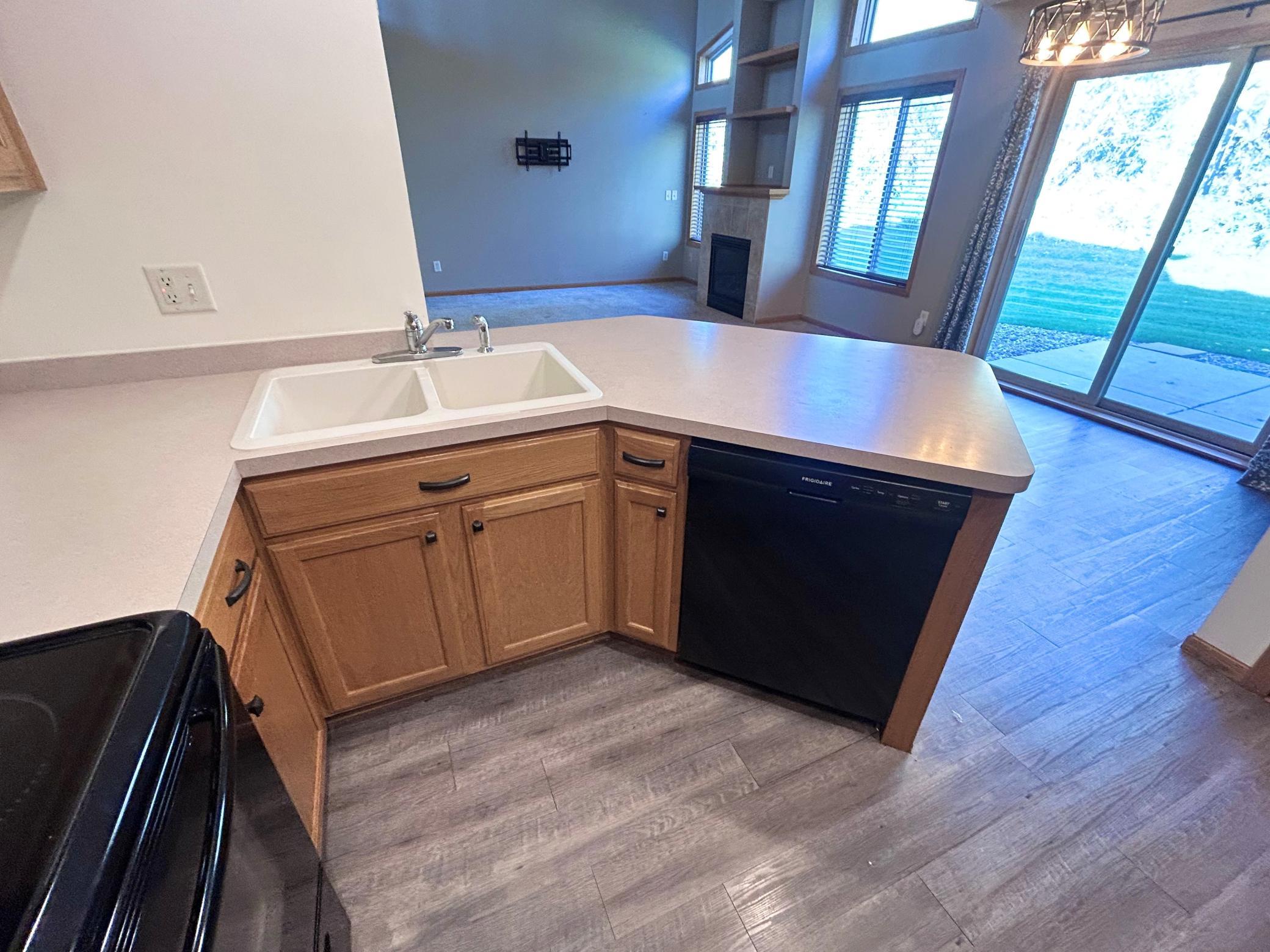Wrap around counter in kitchen