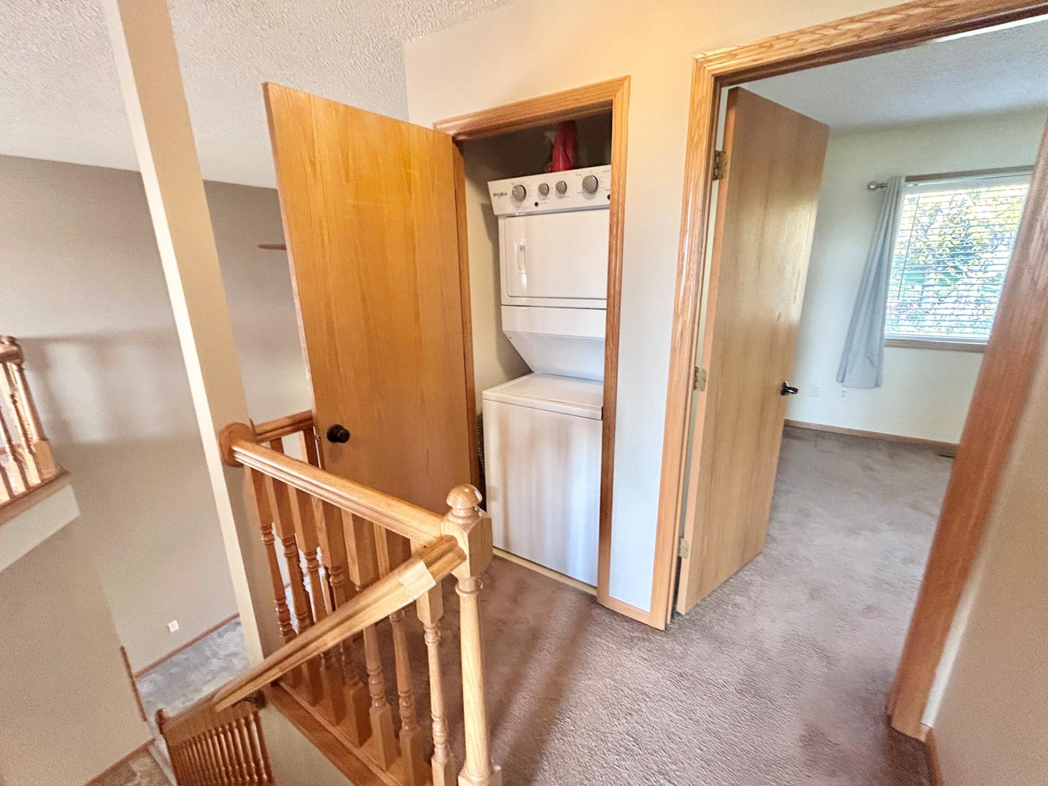 Landing with washer and dryer