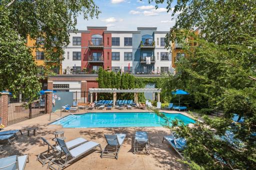 In addition to amenities within the 4525 building you get keyed access to a heated resort-style swimming pool, 24-hour fitness/yoga studio and larger community/party rooms