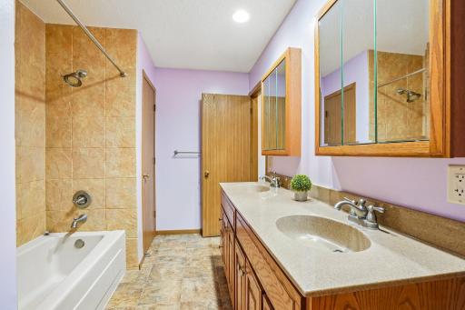 24-web-or-mls-Gooseberry Way-S1909-024.jpg