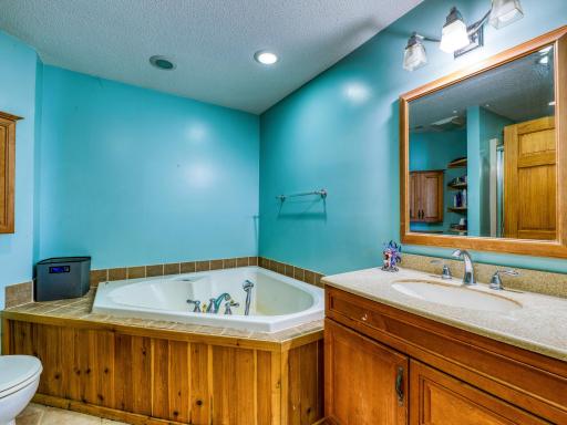 11081 Hillcrest Drive NE, Bemidji, MN 56601