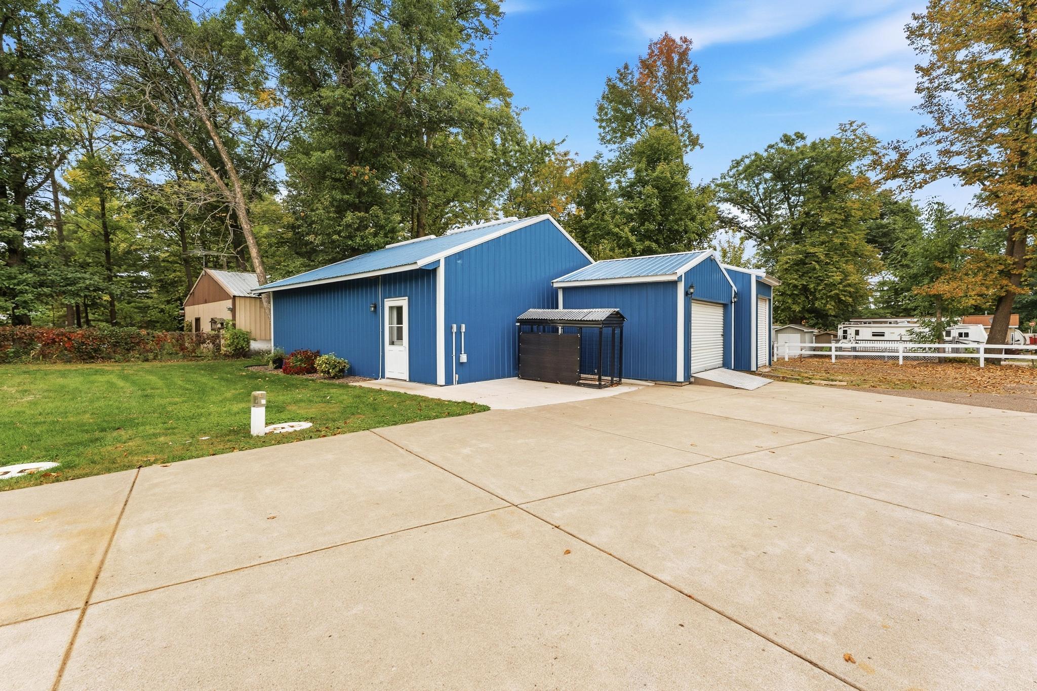 Insul. & htd 3 car gar. plus 2 strg sheds