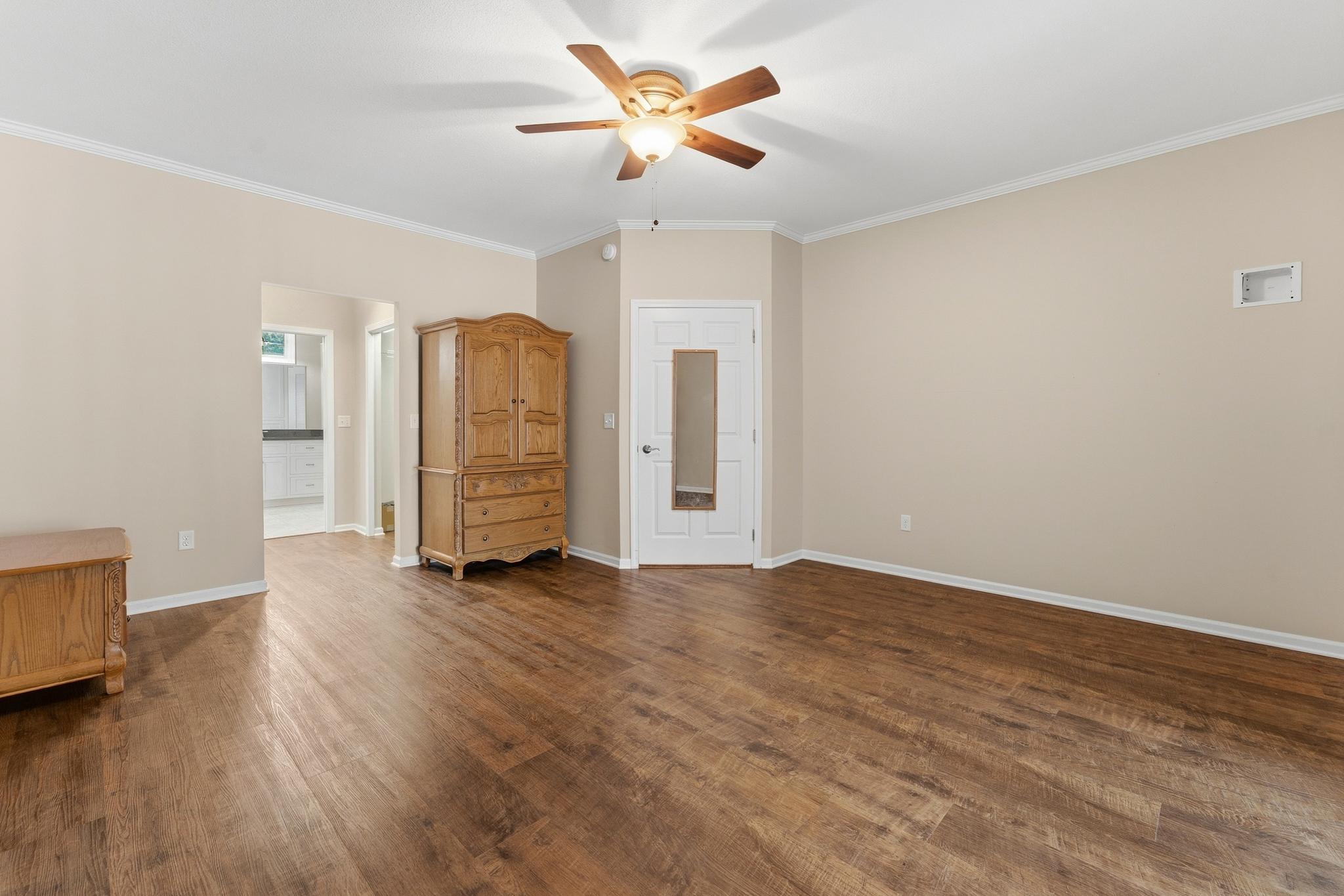 2109- Primary with private ensuite