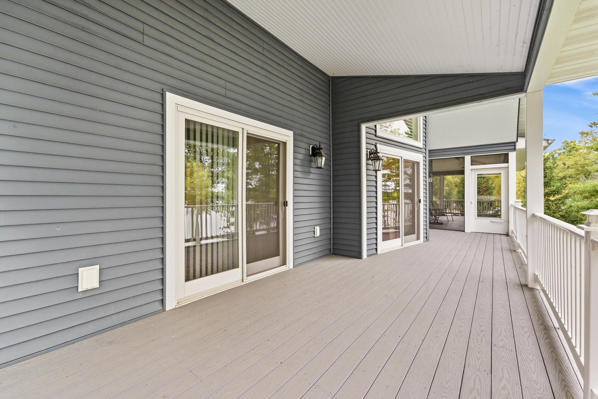 2109- Multiple access to the deck