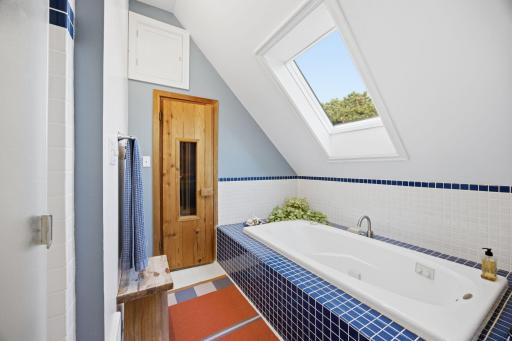34-web-or-mls-1531_Asbury_St_N_Saint_Paul_MN_55108_029.jpg