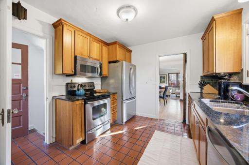 22-web-or-mls-1531_Asbury_St_N_Saint_Paul_MN_55108_020.jpg