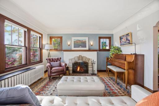11-web-or-mls-1531_Asbury_St_N_Saint_Paul_MN_55108_006.jpg