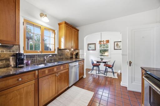 21-web-or-mls-1531_Asbury_St_N_Saint_Paul_MN_55108_019.jpg