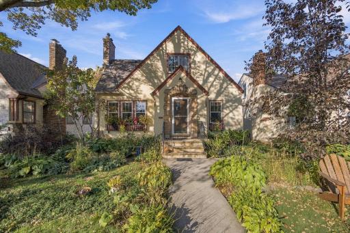 2-web-or-mls-1531_Asbury_St_N_Saint_Paul_MN_55108_046.jpg