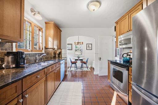 20-web-or-mls-1531_Asbury_St_N_Saint_Paul_MN_55108_018.jpg