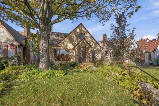 5-web-or-mls-1531_Asbury_St_N_Saint_Paul_MN_55108_049.jpg