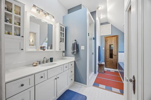 33-web-or-mls-1531_Asbury_St_N_Saint_Paul_MN_55108_028.jpg