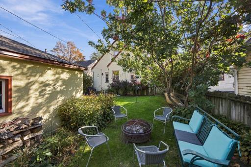 48-web-or-mls-1531_Asbury_St_N_Saint_Paul_MN_55108_043.jpg