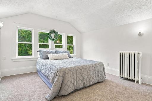 902 Hyacinth Ave E, Saint Paul, MN 55106